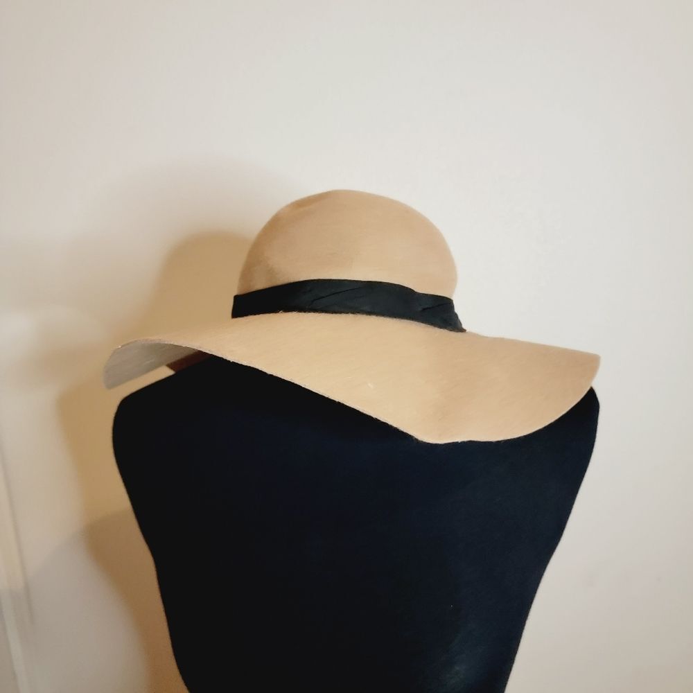 Icing Wool Blend Tan with black braided band classic hat